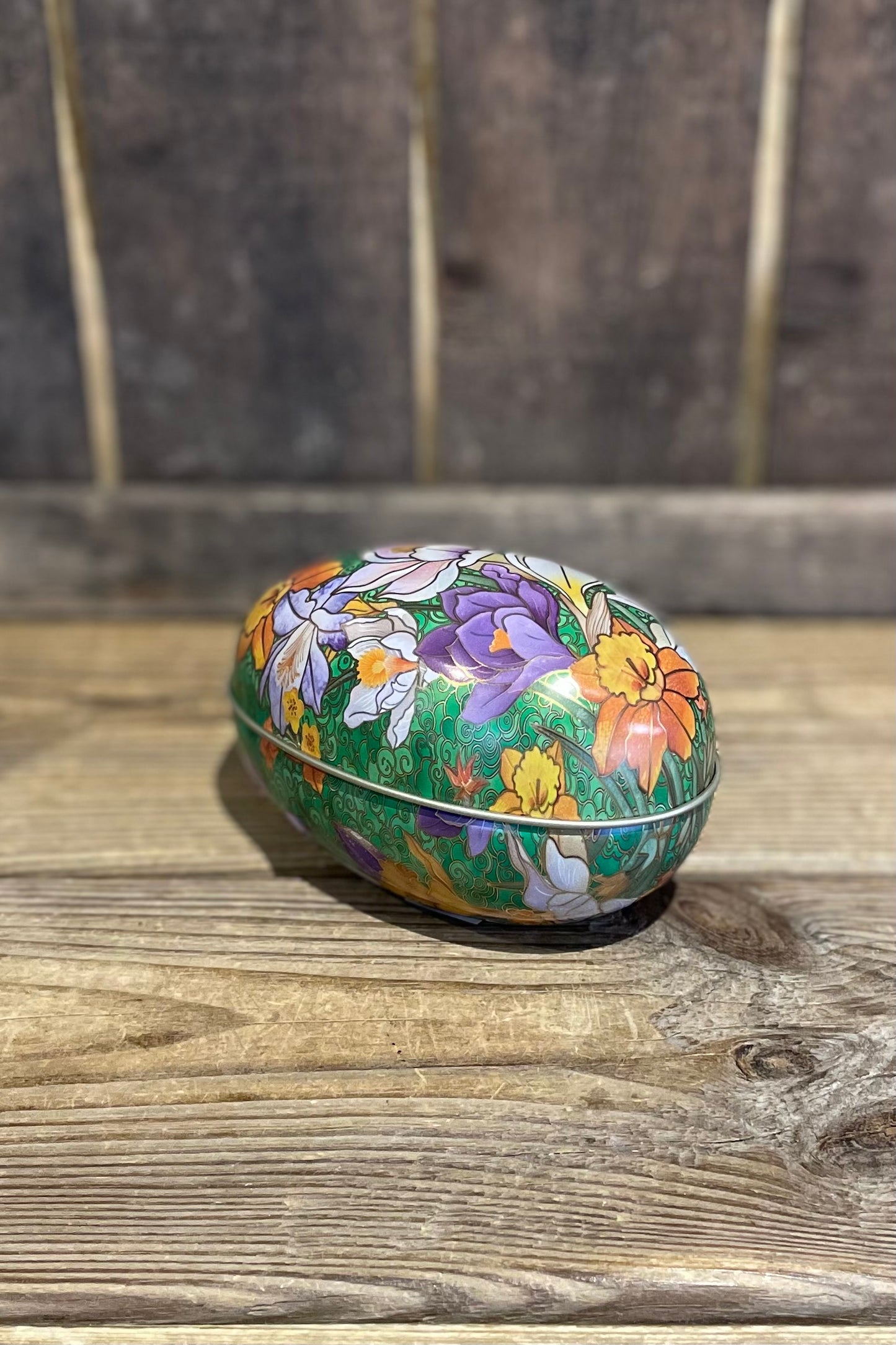 Blommigt påskägg i plåt grön