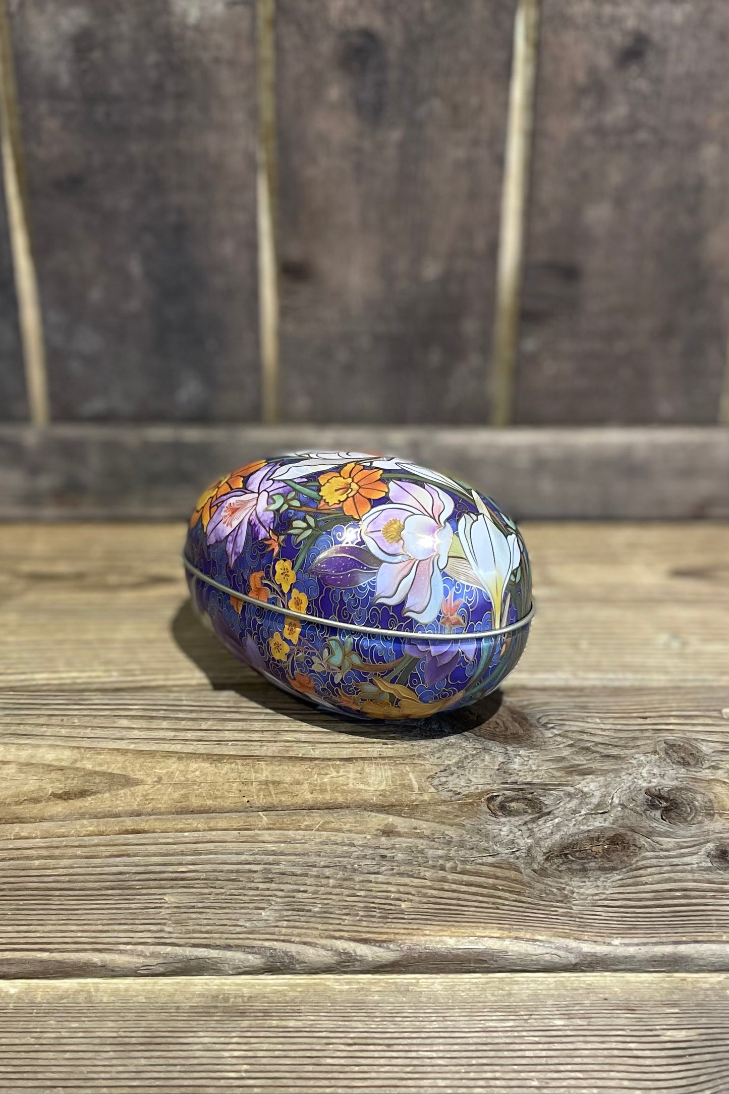 Blommigt påskägg i plåt lila