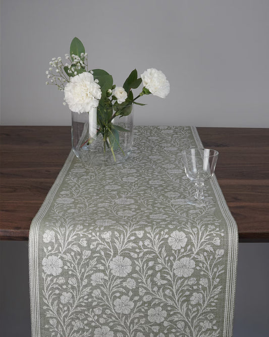 Blååker löpare Dimgrön- Hanna Wendelbo - 35*110 cm