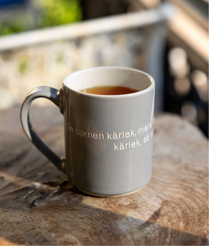 Astrid Lindgren Mugg - Ge barnen kärlek